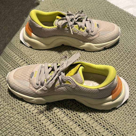 Worn Once Sorel Kinetic RNEGD Sneakers - Picture 7 of 11